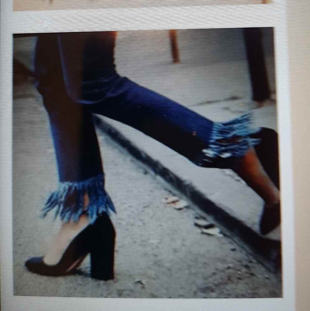 Funky frayed blu jeans